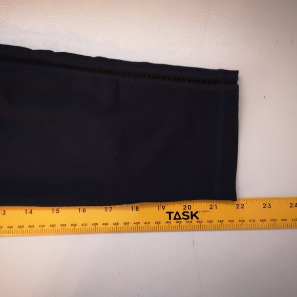 Knockout by Victoria's Secret Ladies Size Medium Navy Capri Workout Leggings - Picture 5 of 6